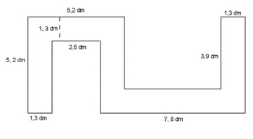 Figuren kan deles inn i f.eks. fem rektangler. Alle rektanglene har en side som er på 1,3 dm. De resterende fem sidene er på 5,2 dm, 2,6 dm, 5,2 dm, 6,5 dm og 3,9 dm.